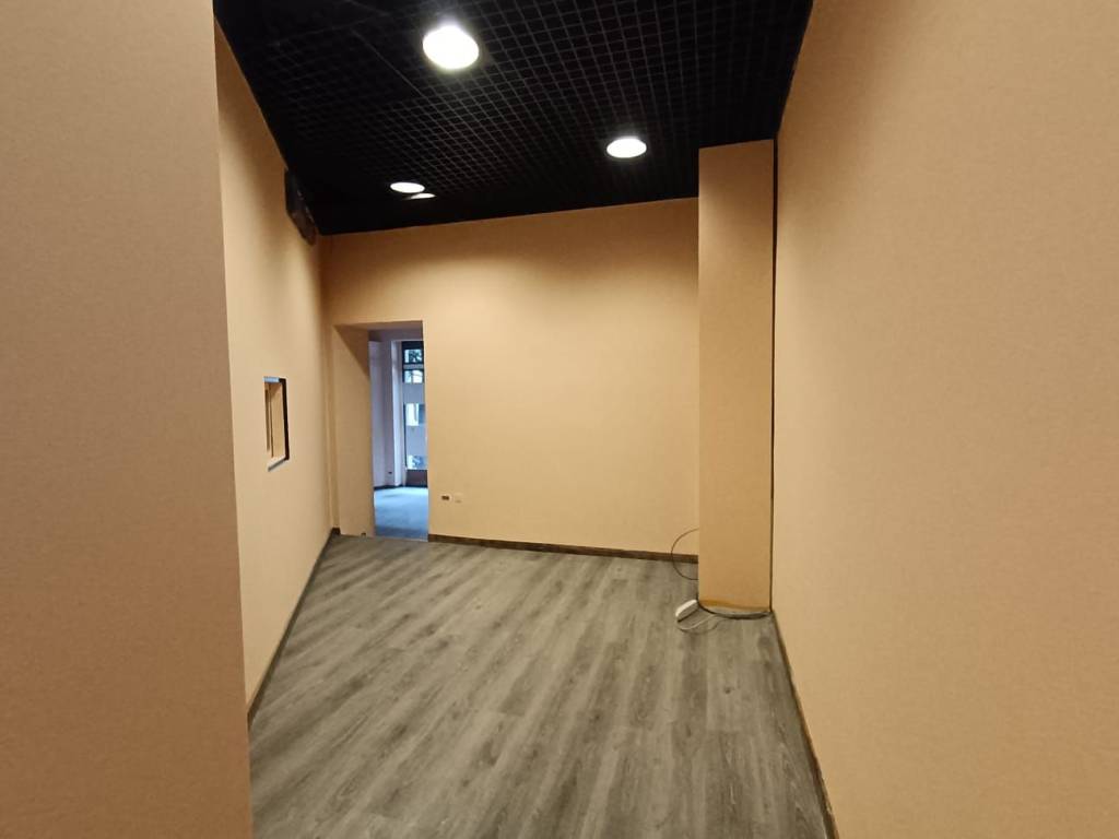 negozio in affitto ad Asti