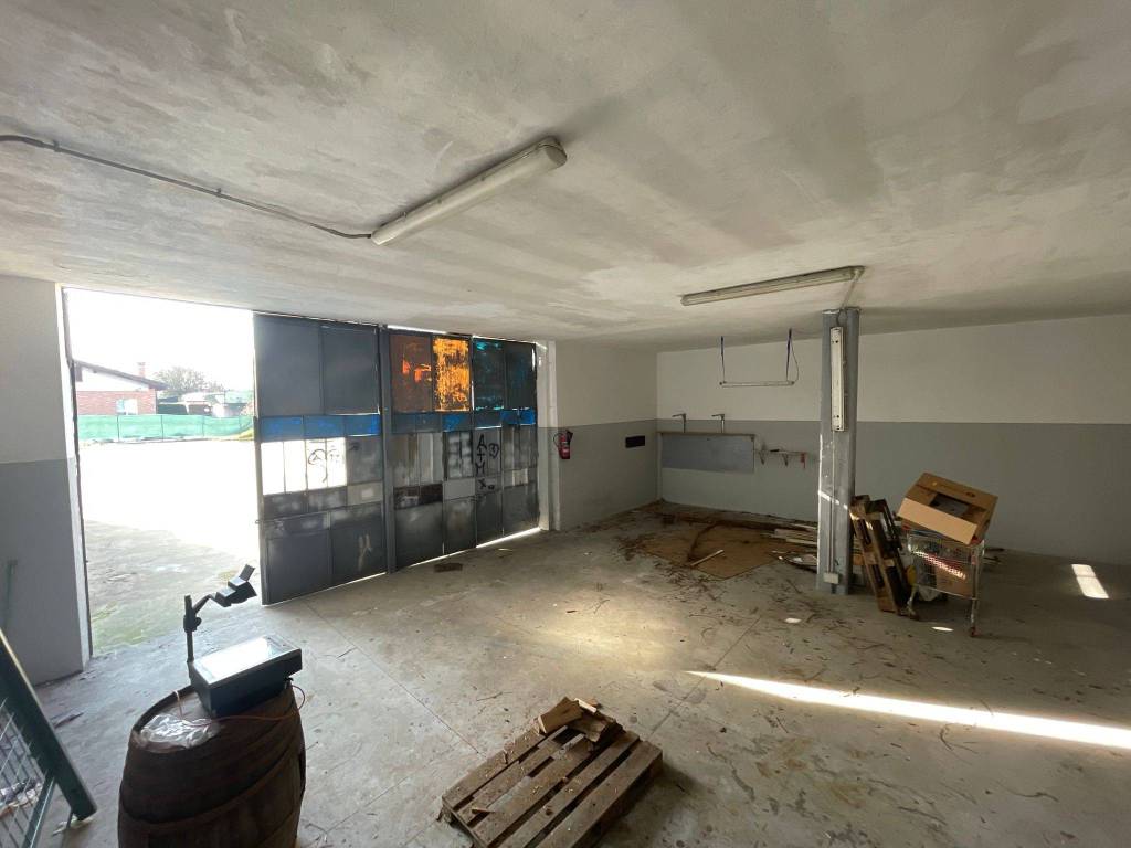 locale commerciale in affitto ad Asti in zona Bramairate