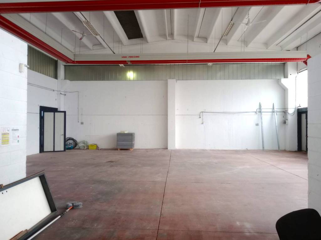 locale commerciale in affitto ad Asti in zona Quarto