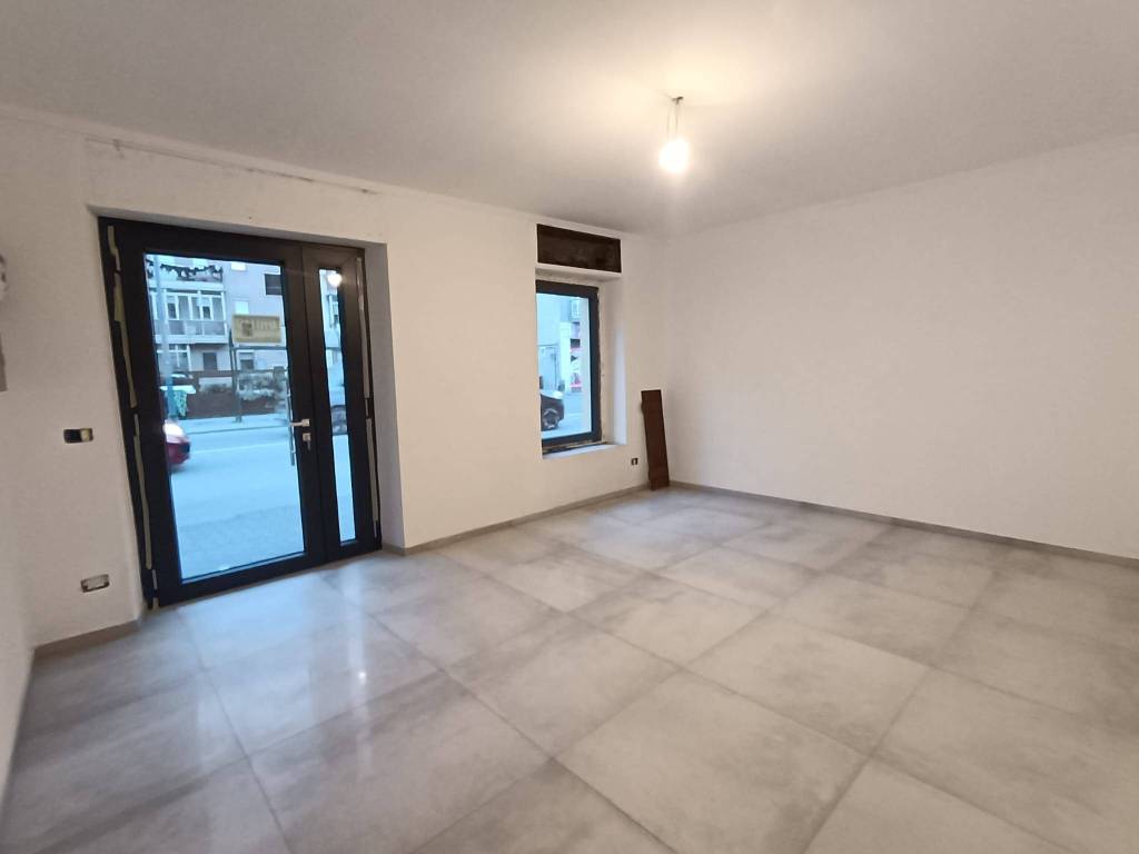 negozio in affitto ad Asti in zona Quarto