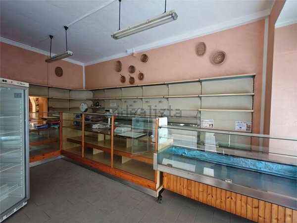 locale commerciale in affitto ad Asti