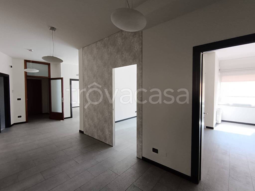 ufficio in affitto ad Asti in zona Corso Dante