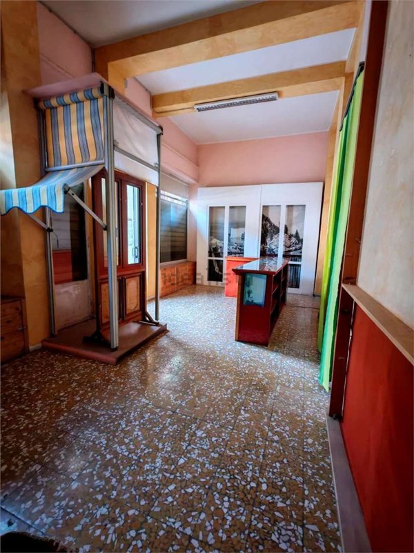 locale commerciale in affitto ad Asti