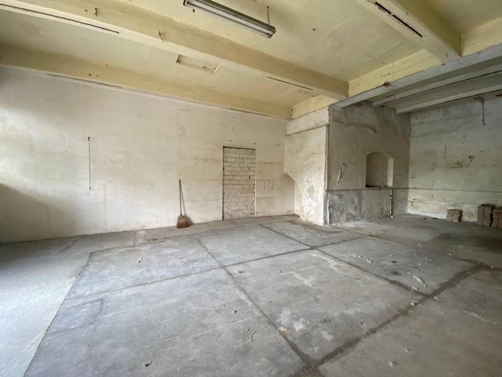 locale commerciale in affitto ad Asti in zona Trincere