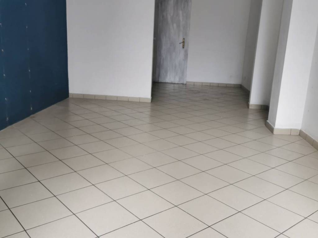 negozio in affitto ad Asti