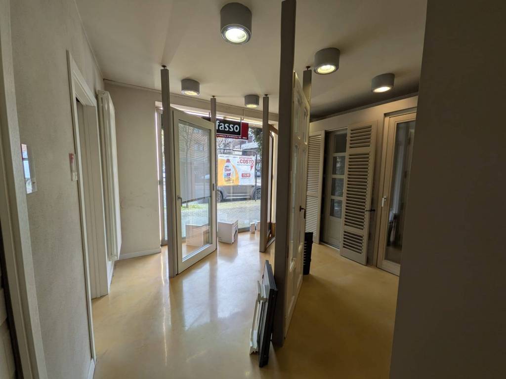 negozio in affitto ad Asti in zona Palucco