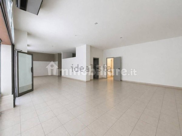 locale commerciale in affitto ad Asti