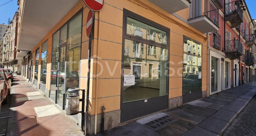 negozio in affitto ad Asti