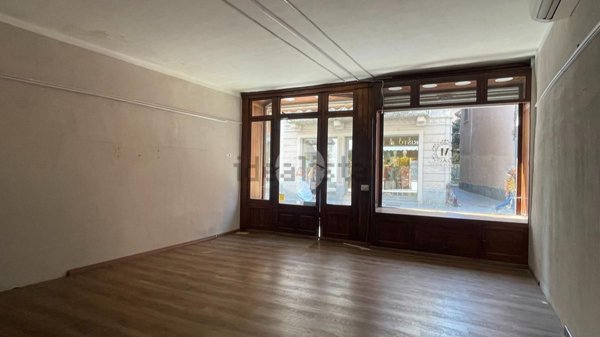 negozio in affitto ad Asti