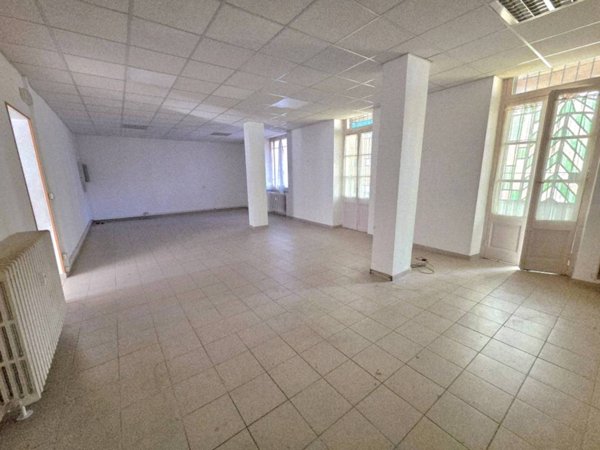 negozio in affitto ad Asti