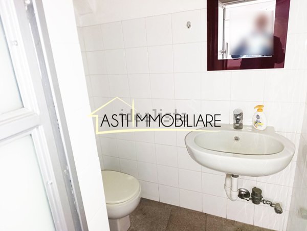 locale commerciale in affitto ad Asti