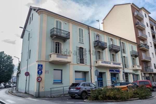 locale commerciale in affitto ad Asti