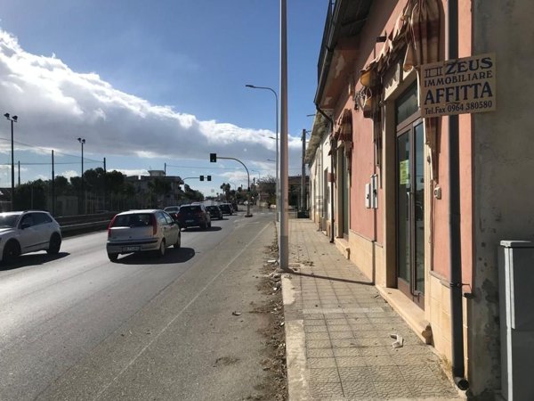 locale commerciale in affitto a Siderno