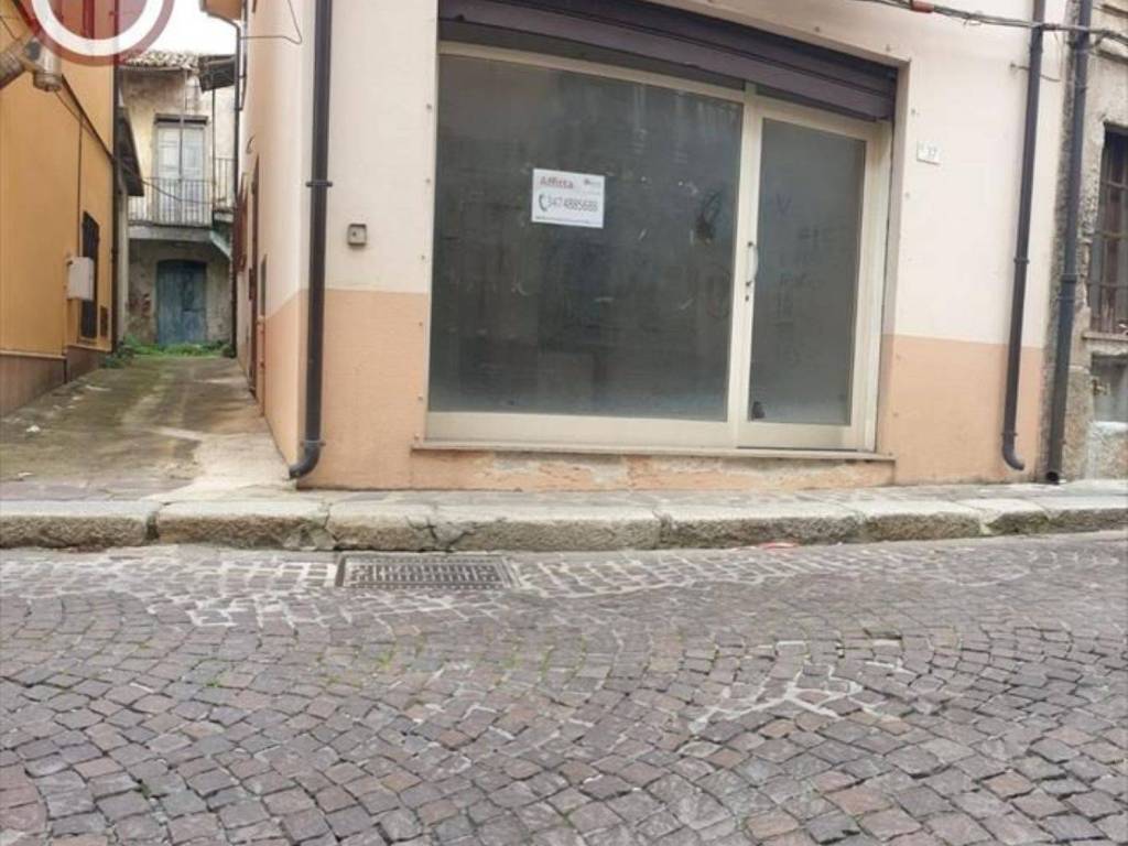 negozio in affitto a Taurianova