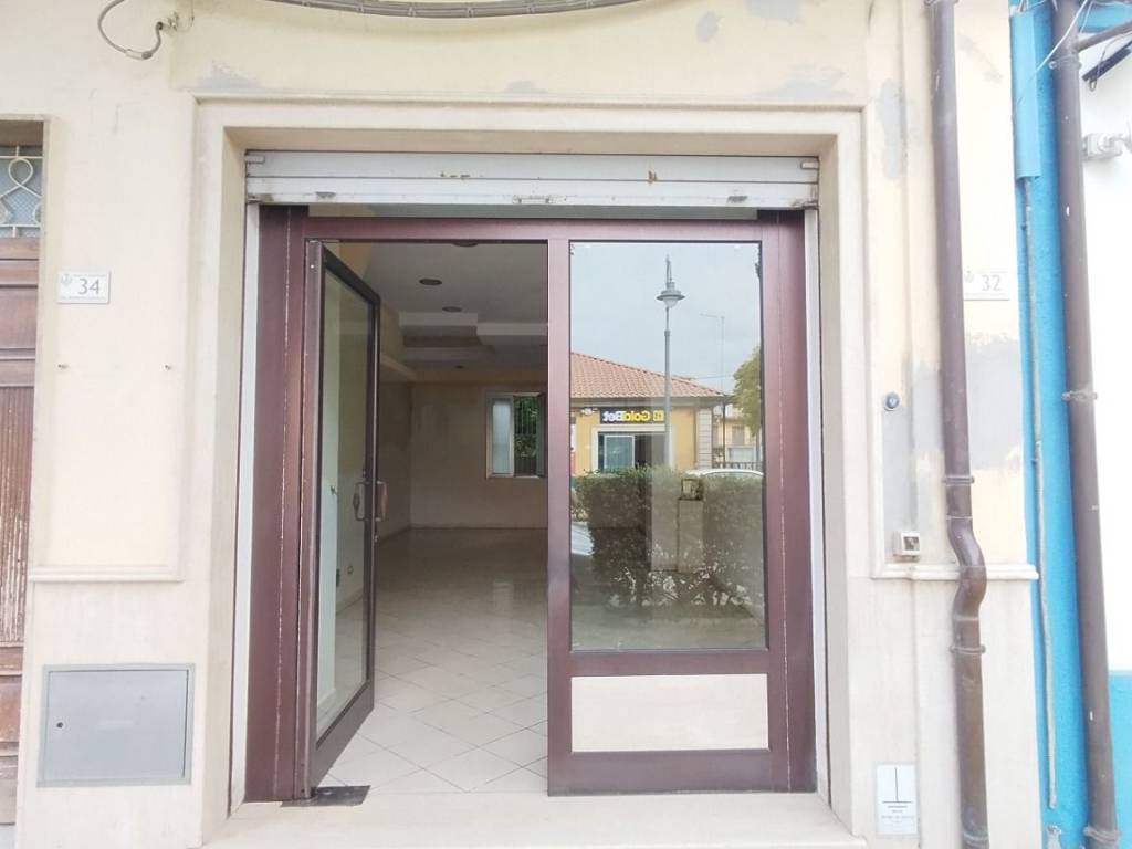 negozio in affitto a Taurianova
