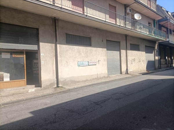 negozio in affitto a Taurianova