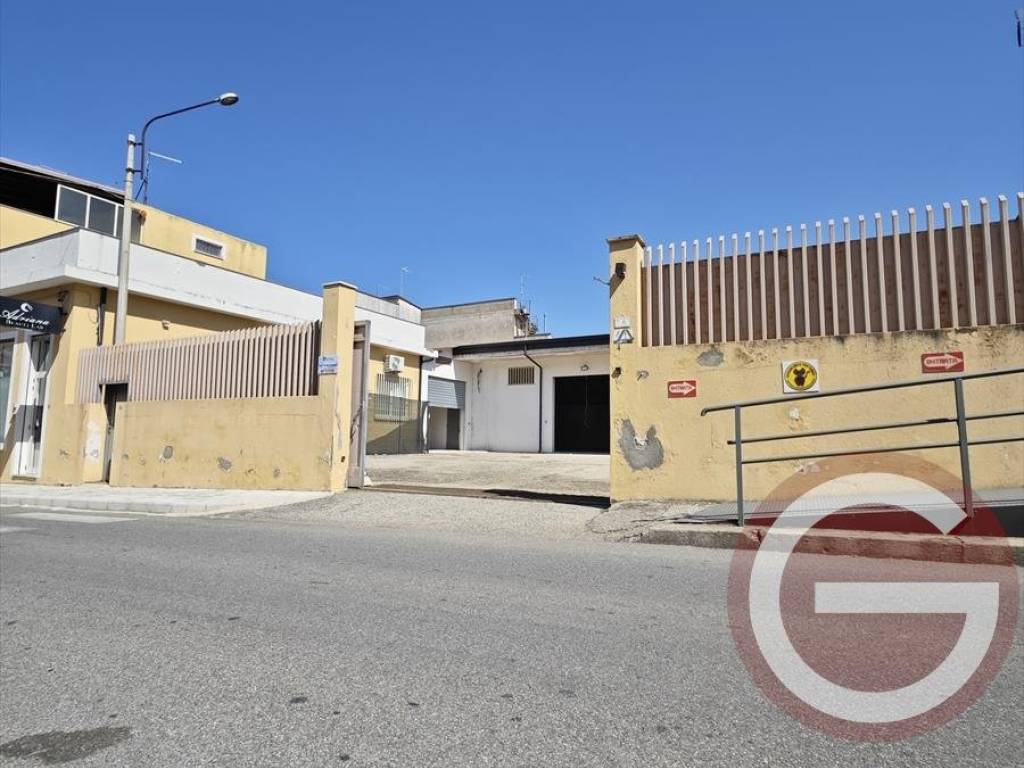 negozio in affitto a Taurianova