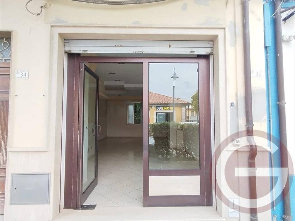 negozio in affitto a Taurianova
