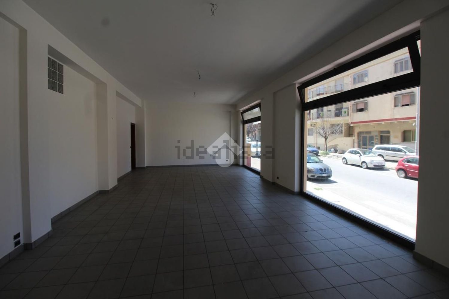 locale commerciale in affitto a Villa San Giovanni in zona Acciarello
