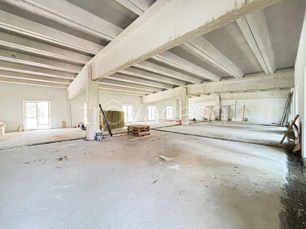 locale commerciale in affitto a Canelli