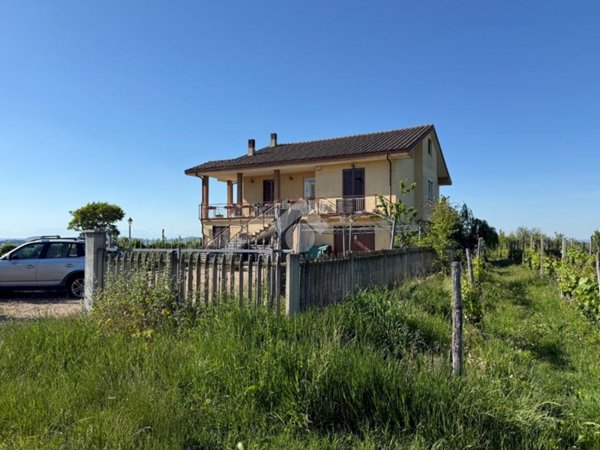 casa indipendente in affitto a Canelli