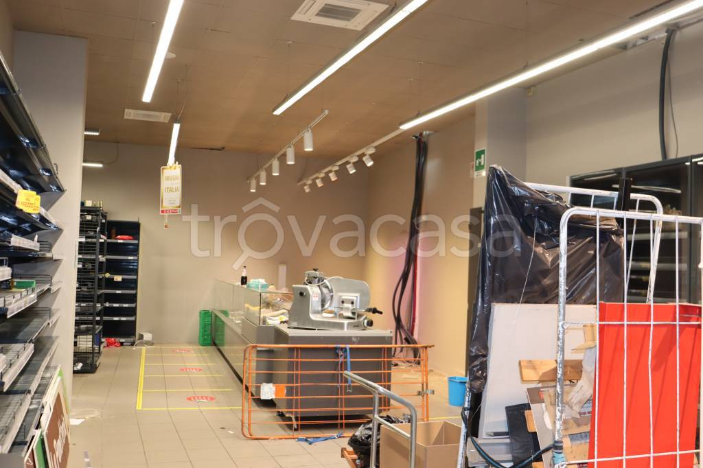 negozio in affitto a Castagnole delle Lanze in zona San Bartolomeo