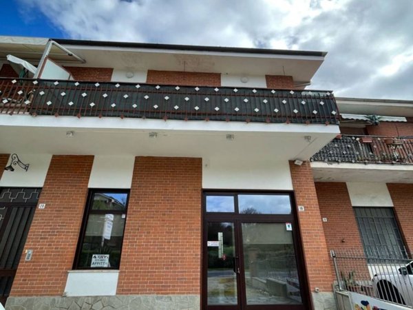 negozio in affitto a Castell'Alfero in zona Noveiva