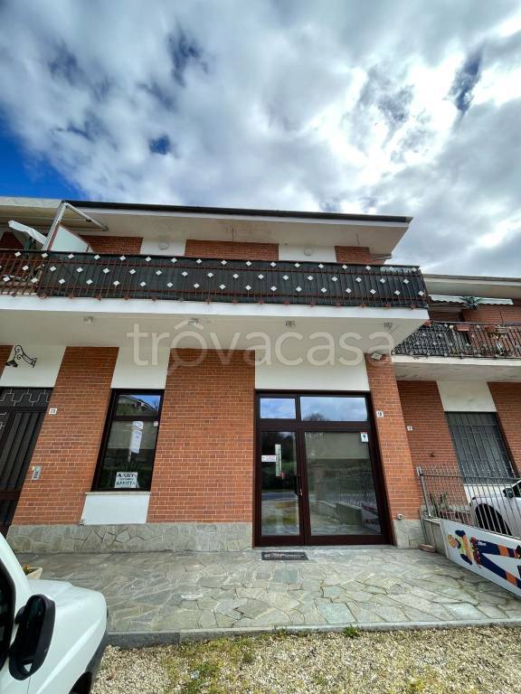 negozio in affitto a Castell'Alfero in zona Callianetto