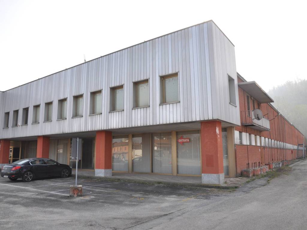 negozio in affitto ad Isola d'Asti in zona Piano