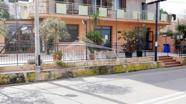 negozio in affitto ad Alcamo in zona Alcamo Marina