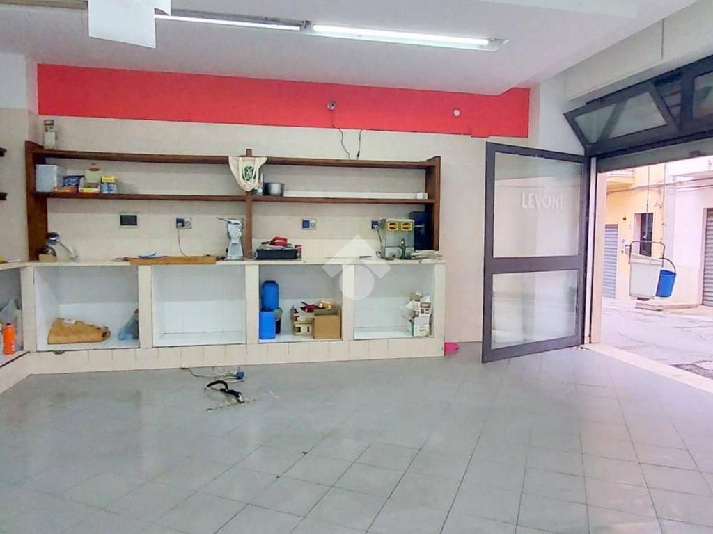 negozio in affitto ad Alcamo