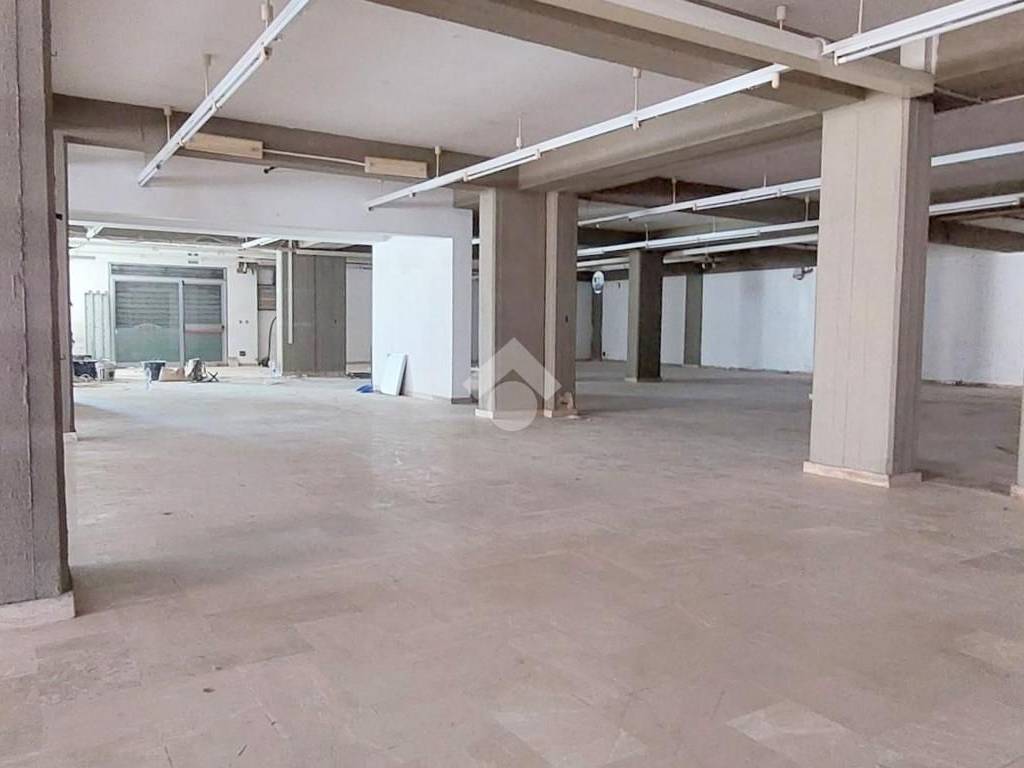negozio in affitto ad Alcamo in zona Centro Città