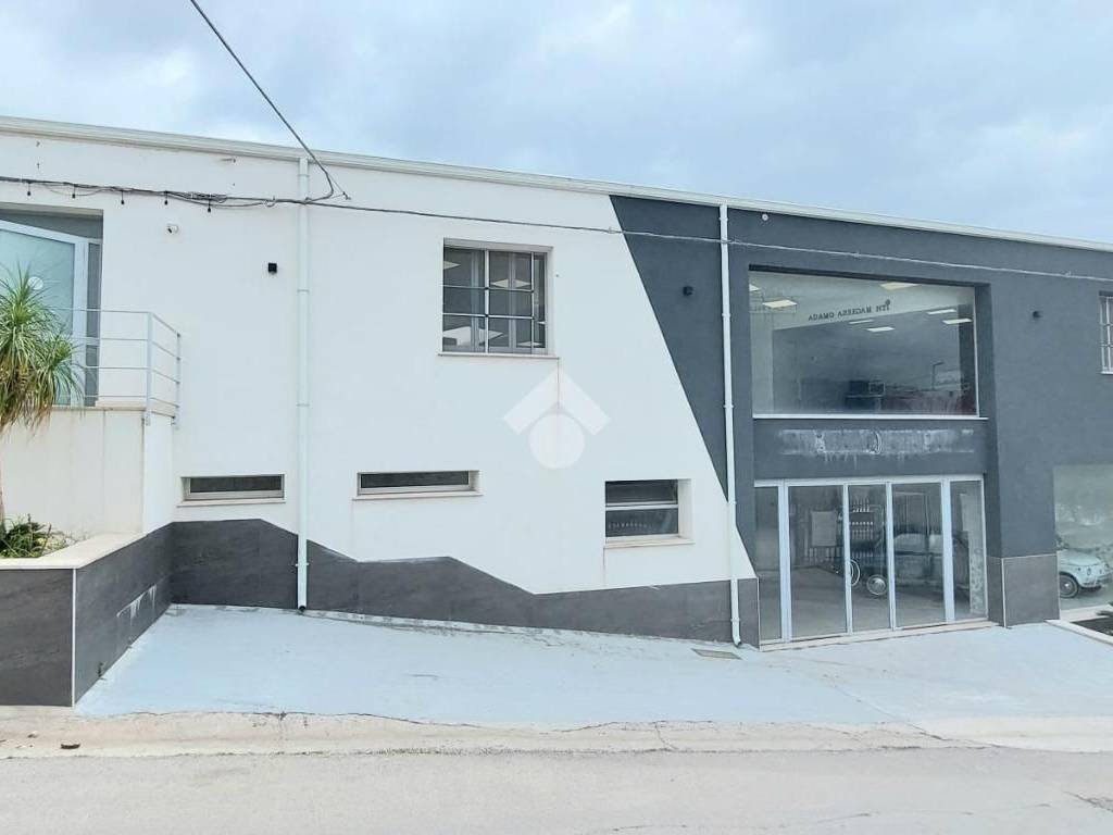negozio in affitto ad Alcamo