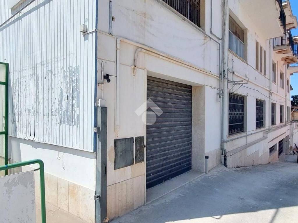 negozio in affitto ad Alcamo in zona Centro Città