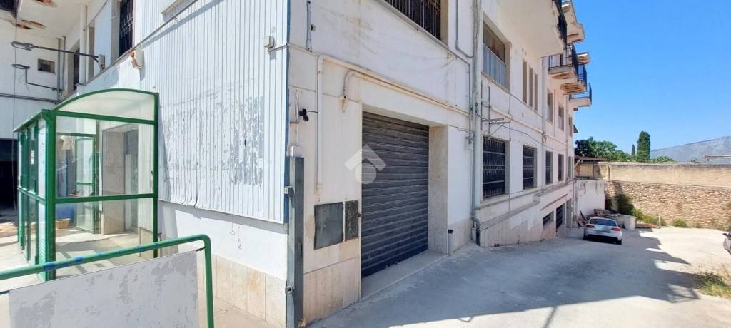 negozio in affitto ad Alcamo in zona Centro Città