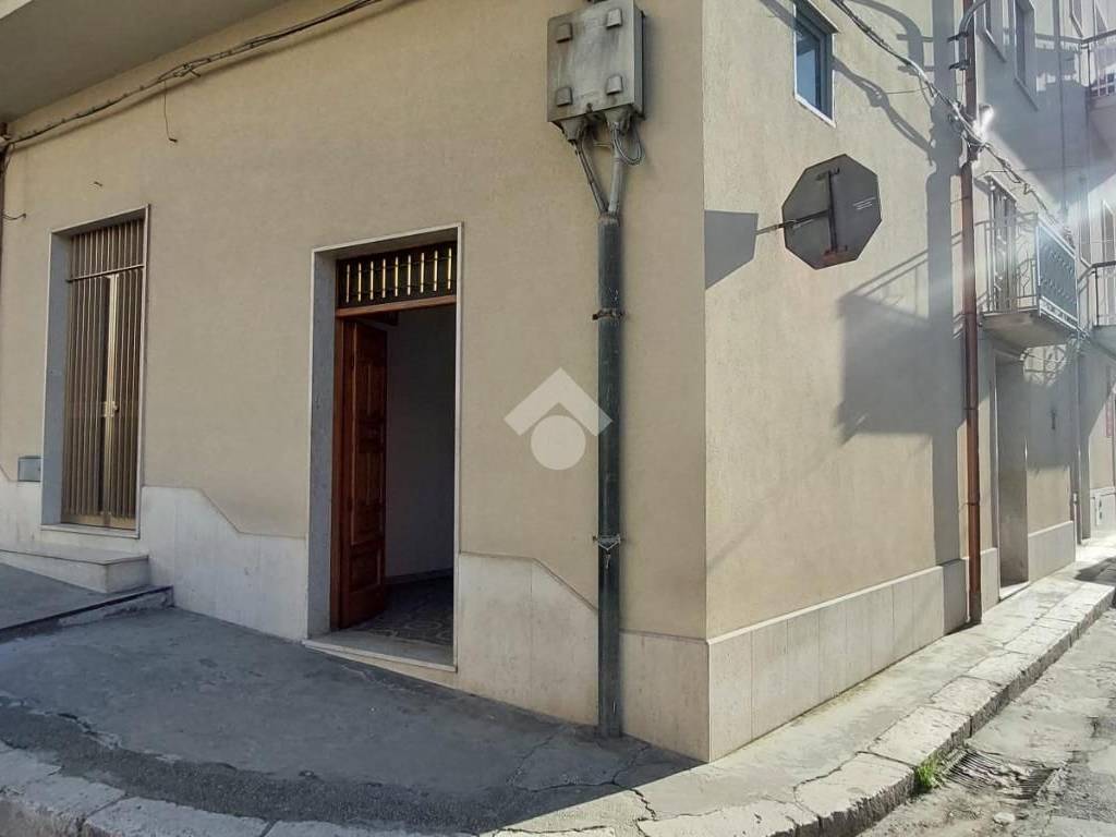 negozio in affitto ad Alcamo