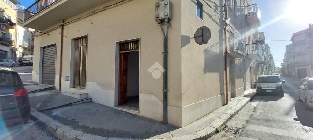 negozio in affitto ad Alcamo