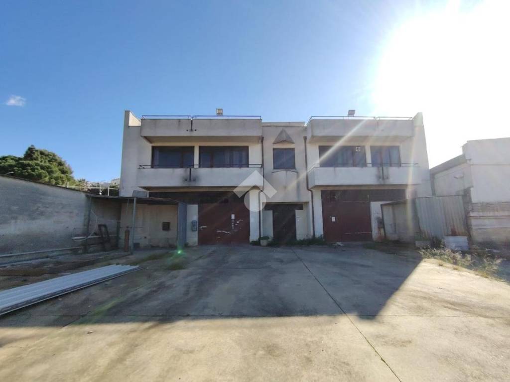 negozio in affitto ad Alcamo