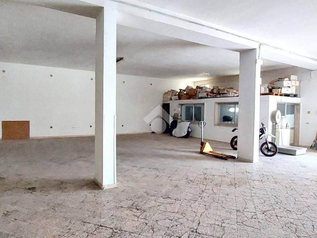 negozio in affitto ad Alcamo