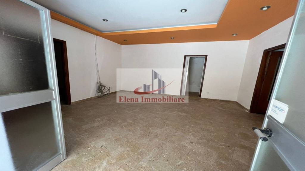 negozio in affitto ad Alcamo in zona Centro Città
