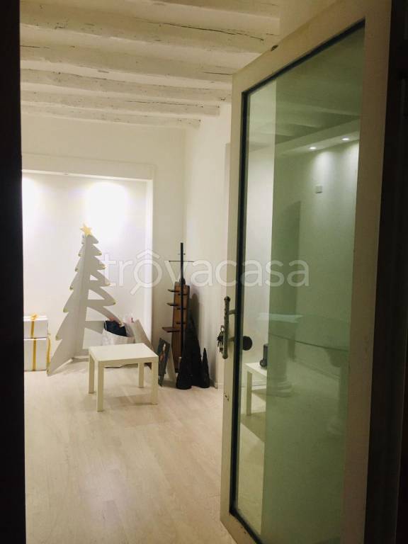 negozio in affitto ad Alcamo in zona Centro Città
