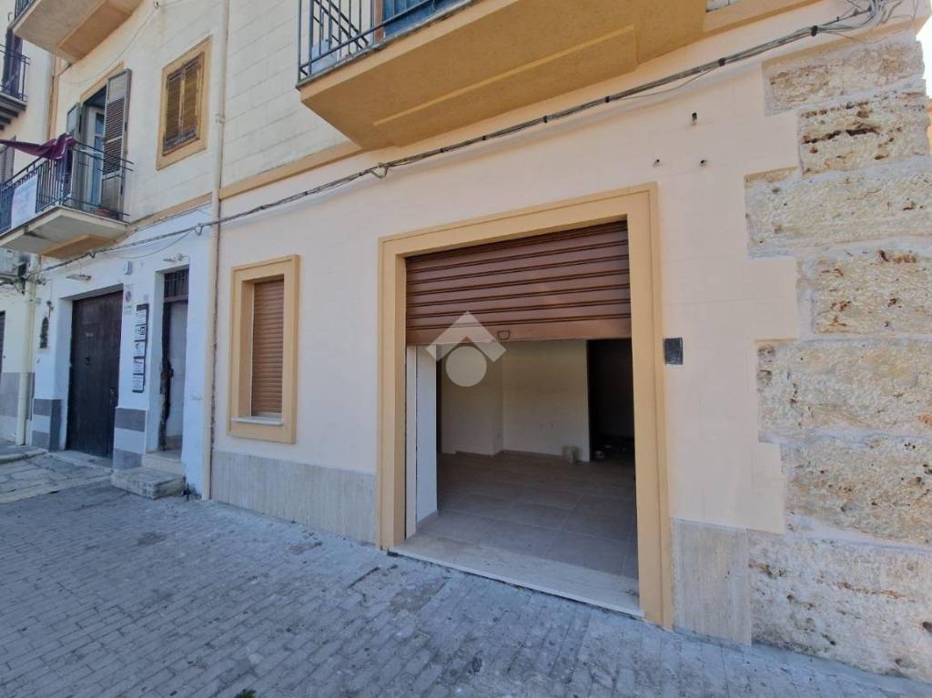 negozio in affitto ad Alcamo