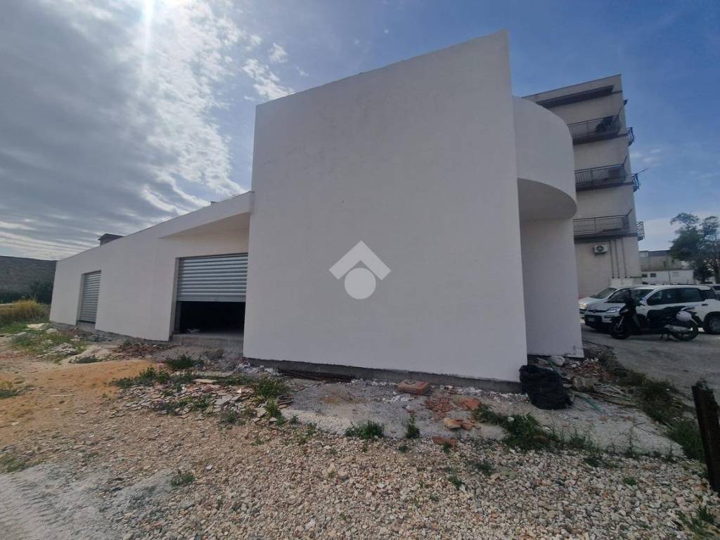 negozio in affitto ad Alcamo in zona Centro Città