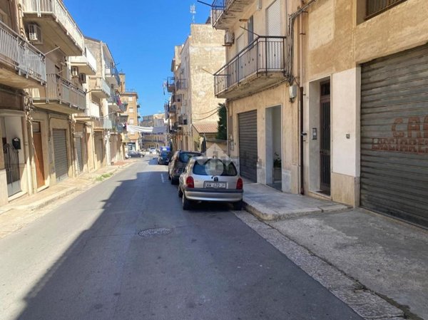 negozio in affitto ad Alcamo