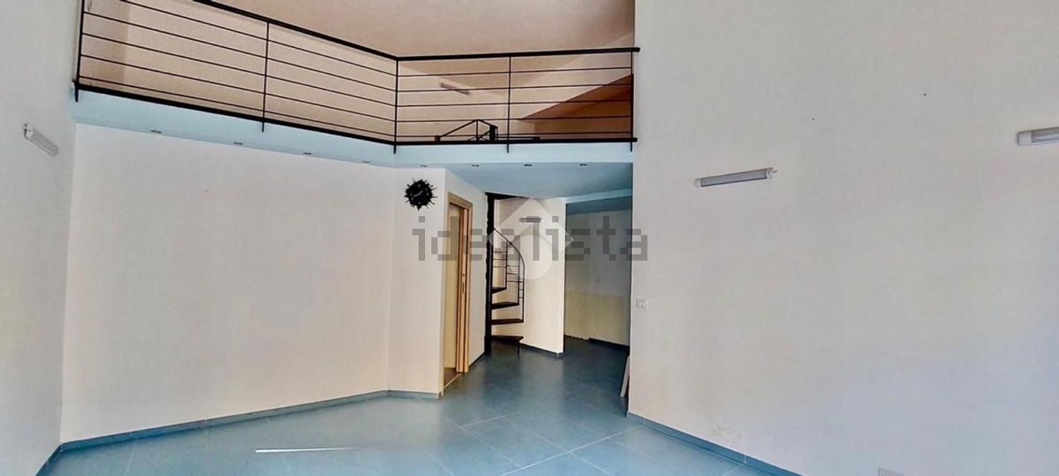 locale commerciale in affitto a Castellammare del Golfo