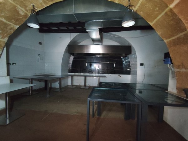 locale commerciale in affitto a Castellammare del Golfo