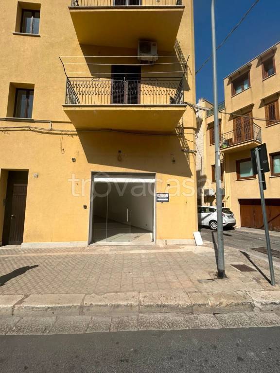 locale commerciale in affitto a Castellammare del Golfo