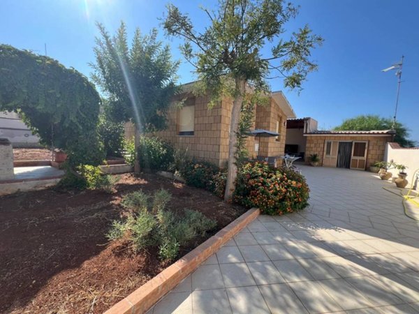 casa indipendente in affitto a Castelvetrano in zona Triscina di Selinunte