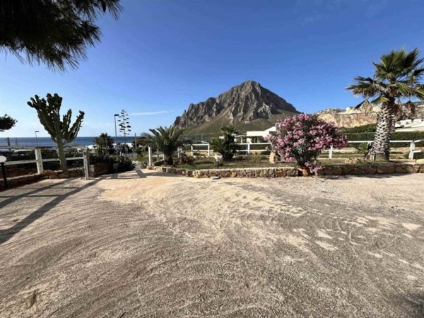 negozio in affitto a Custonaci in zona Cornino