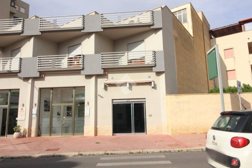 negozio in affitto ad Erice in zona Casa Santa